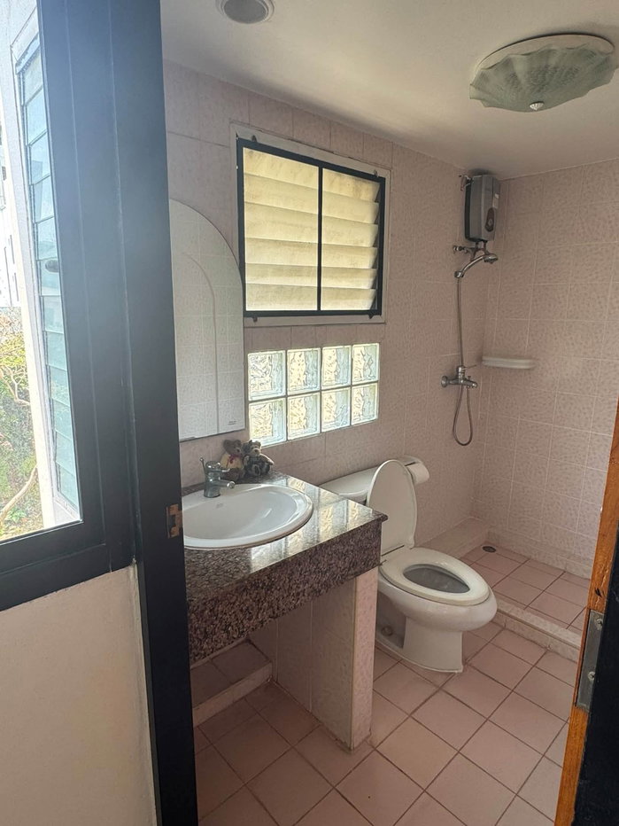 รูป LTH16165 - Spacious Home Office FOR RENT Sukhumvit 4 | 500+ sq.m. | 4 Fl + Rooftop | 8 Rooms | 5 Baths | 4 Parking | 150K - รูปที่ 3/9