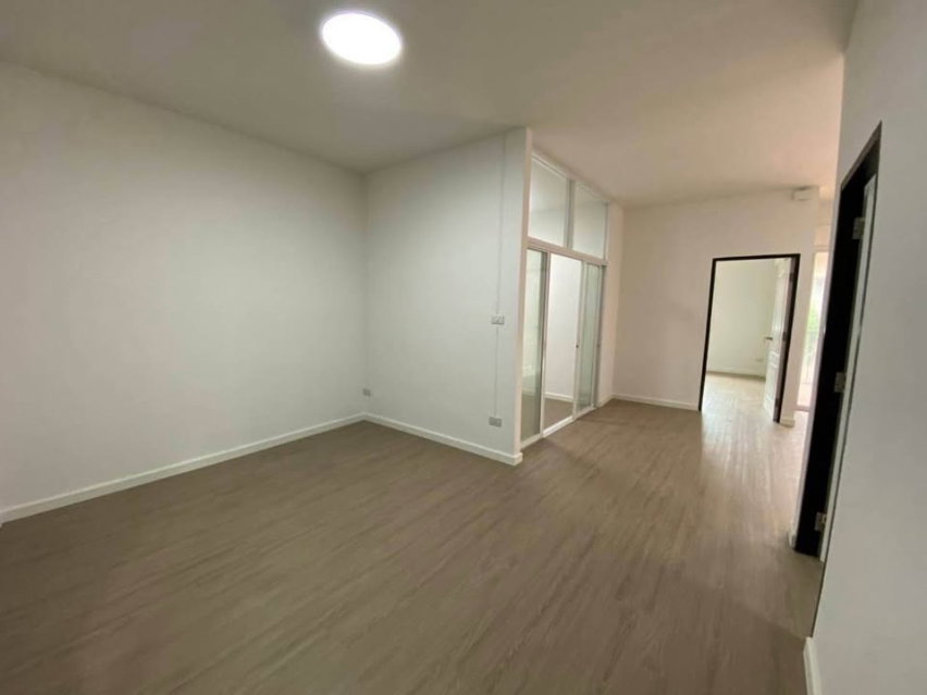 picture Single-Storey Townhouse for Sale in San Phi Suea, Mueang Chiang Mai — THB 1.75 Million - 11/11
