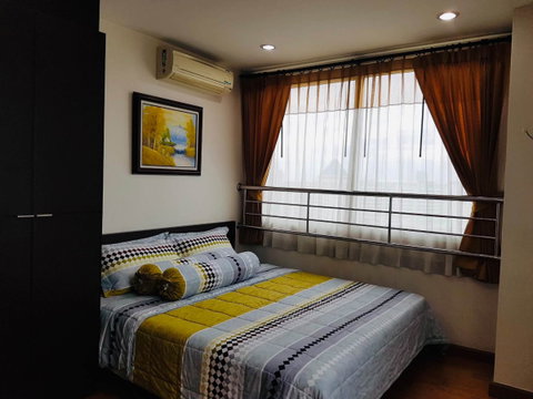 Condo for rent in Si Racha: beautiful unit with a great view, conveniently located near shopping malls and major employment hubs.