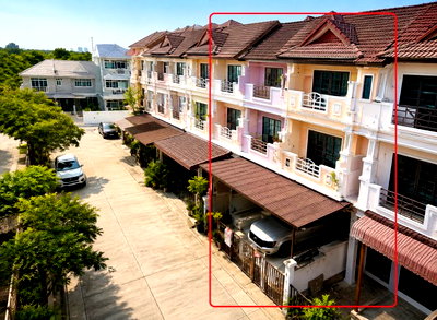 Townhouses for rent Rattana Bandit University (Rbac) : the MRT Orange Line (Rat Phatthana) Includes 3a/c Rent: only 10,498Baht/month. TriamUdom Nomklao Sch. 60% price reduction. 3-story townhome          
