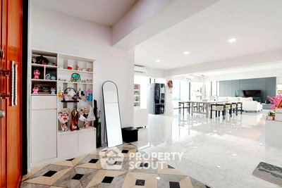 Condos for sale : 2-BR Condo at Four Street Mansion Condominium near BTS Ha Yaek Lat Phrao (ID 3329844)