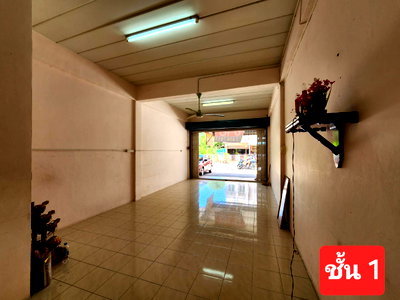 อาคารพาณิชย์ ชลบุรี : ขายตึกแถว 3 ชั้น หน้าหมู่บ้านพิมพาภรณ์ 4 อ.เมือง ชลบุรี สภาพดีพร้อมอยู่ เหมาะอย่างยิ่งสำหรับการค้าขาย ทำเลเยี่ยม
