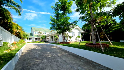 เช่าบ้านเดี่ยว ม.นานาชาติแสตมฟอร์ด หัวหิน : 🏡 FOR RENT 🏡 Palm Hill Estate · Luxury Villa
