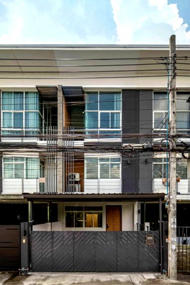 เช่าโฮมออฟฟิศ ถนนลาดพร้าว : ให้เช่าโฮมออฟฟิศ ซอยนาคนิวาส48  แบบ 4 ห้องนอน 5 ห้องน้ำ