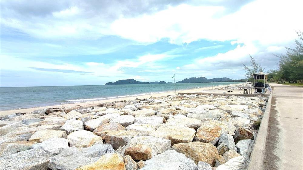 picture Beachfront Land for Sale in Sam Roi Yot 25+ Metre Beach Frontage  (00162529) - 2/7