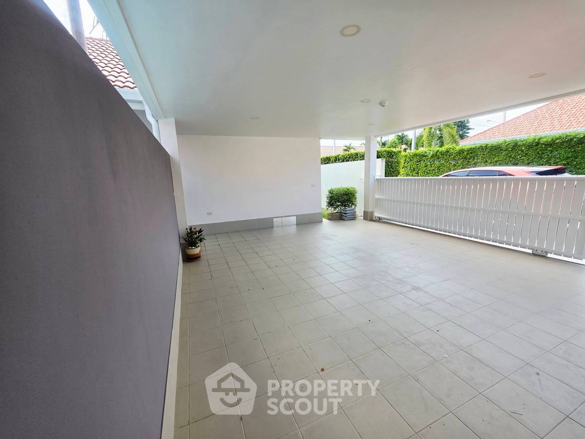 รูป วิลล่า 3-ห้องนอน ที่ เอเดน วิลเลจ ใกล้ เดอะ เวเนเซีย (ID 3333697) - รูปที่ 10/18
