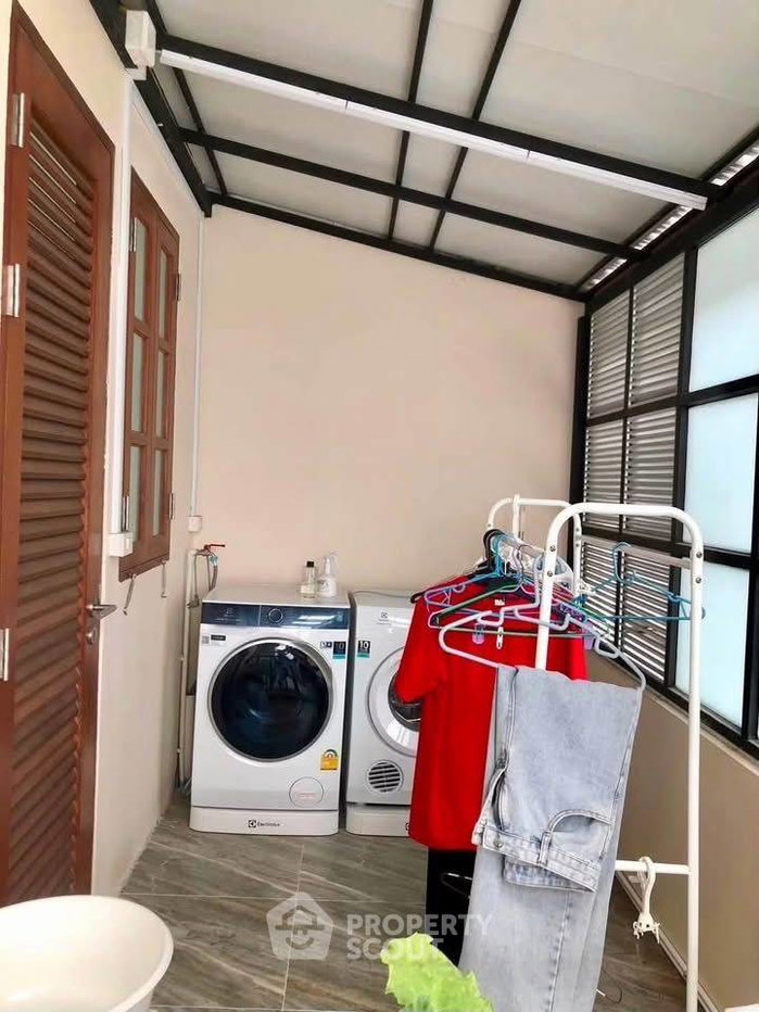 picture 3-BR Townhouse near MRT Huai Khwang (ID 3334157) - 15/17
