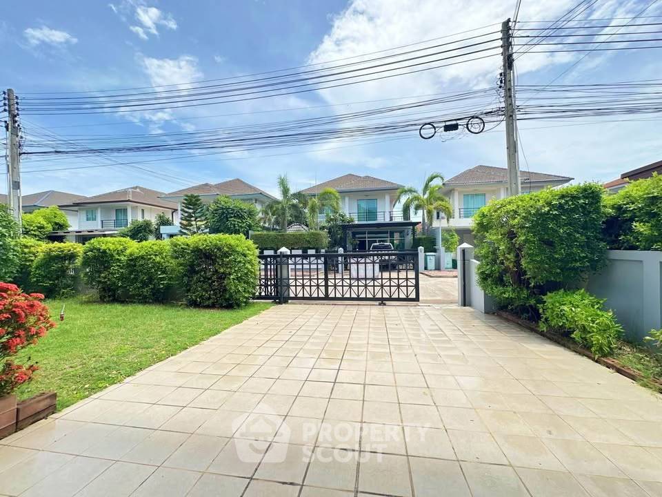 picture Spacious 3-BR 204 Sqm At Edge Central Pattaya (ID 3336106) - 15/15