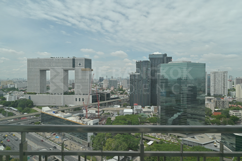 Ready-to-move-in, Prime Location Condo Wind Ratchayothin near BTS Phahonyothin 24