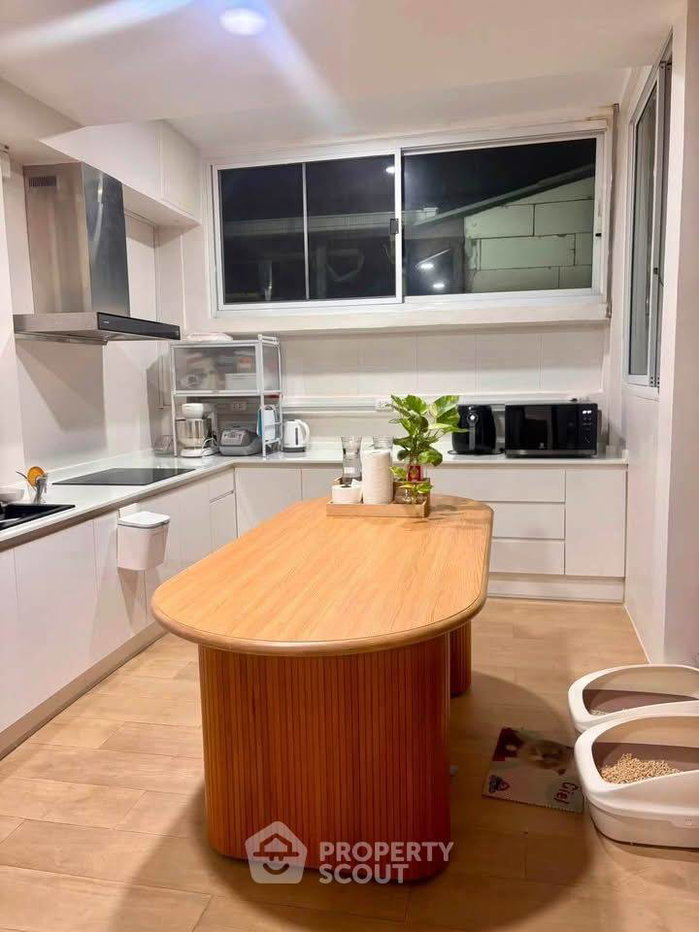 picture 3-BR Townhouse near MRT Huai Khwang (ID 3334157) - 3/17