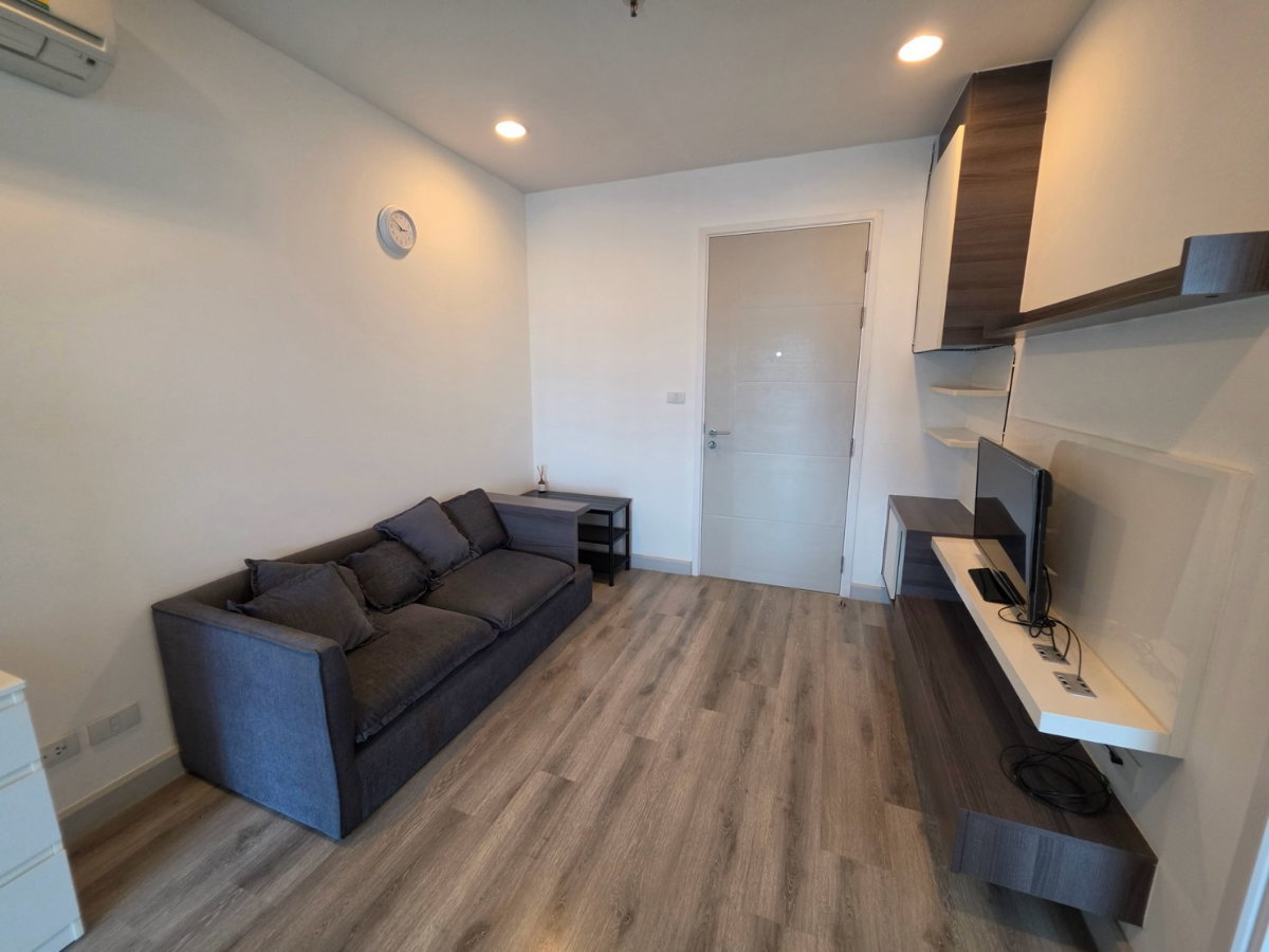 รูป เช่าด่วน !! Centric Sathorn 1 ห้องนอน 35 ตร.ม. ตกแต่งครบ ห้องหายาก วิวว้าว ราคาดี เพียง 18,000 บาทเท่านั้น   - รูปที่ 2/7