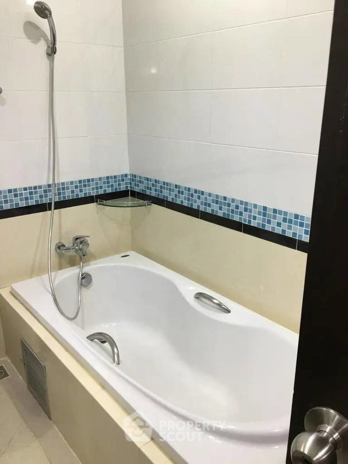 picture 2-BR Condo at Citi Smart Sukhumvit 18 near BTS Asok (ID 3333729) - 12/17