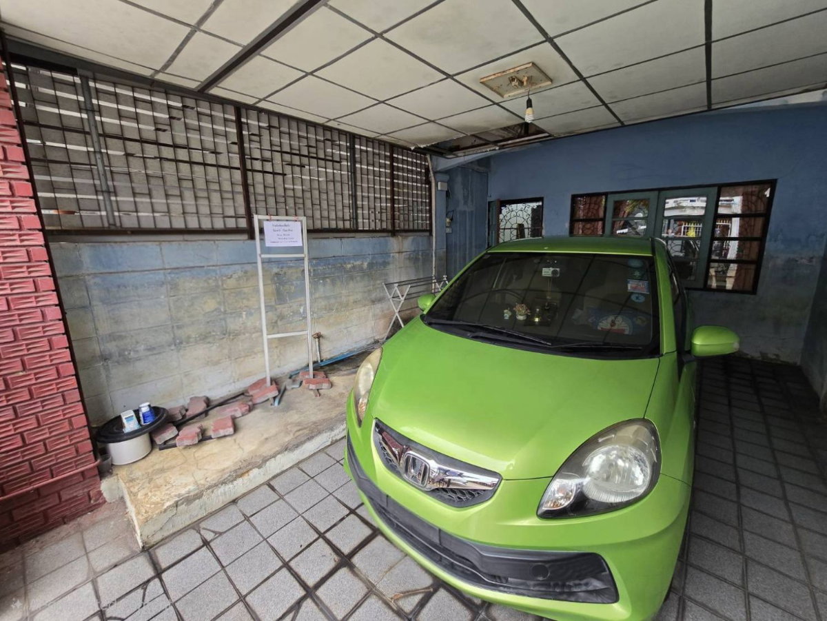 picture Super Rare! Open Space Behind the House with No Adjacent House!! 19 Sq.wah Townhouse for SALE at Baan Rinthong Lamlukka, Near BTS Khu Khot | #TPI-3488 - 3/13