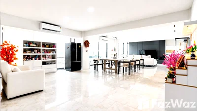 Condos for sale : A PRIVATE SKY RESIDENCE AT FOUR STREET Occupying the Entire Top Floor (22nd Floor) One Floor, One Penthouse, One Privilege 6564302