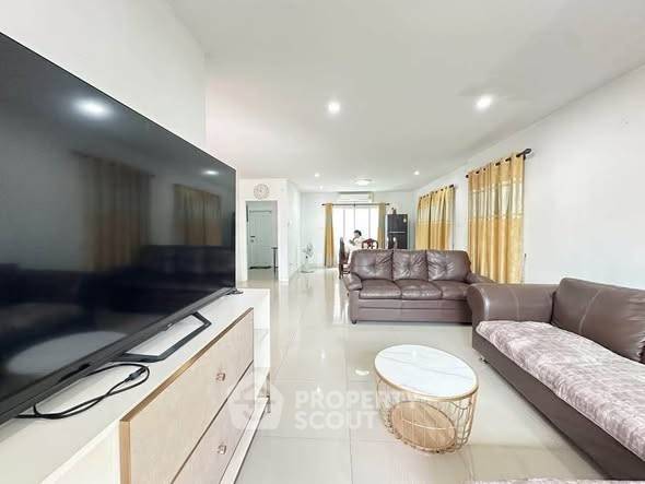picture Spacious 3-BR 204 Sqm At Edge Central Pattaya (ID 3336106) - 4/15
