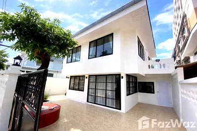 Houses for rent Bangkok : 5 Bedroom House for rent in Din Daeng, Bangkok  6802497