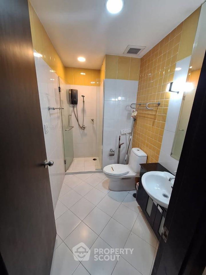 picture 2-BR Condo at Citi Smart Sukhumvit 18 near BTS Asok (ID 3336159) - 10/12