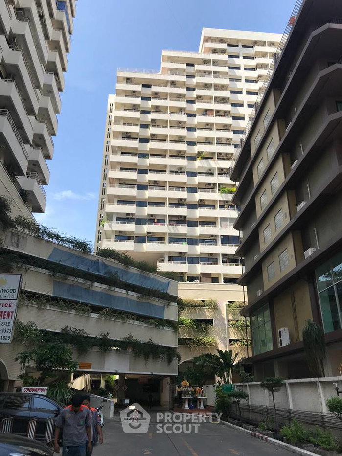 picture Great Value 1-BR Saranjai Mansion Condominium Near BTS Nana (ID 386864) - 12/12