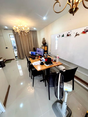 Townhouses for sale Pathumthani : Townhouse for sale, energy saving home, Golden Town, vibhavadi rangsit, prime location near Future Park Rangsit, , suitable for a home office.