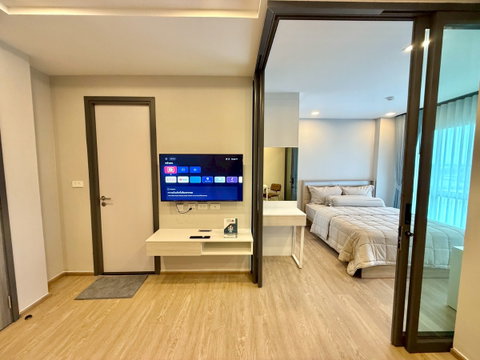 City Link Condo: 1-bedroom corner unit, Aston Building, 34 sq.m., 8th floor. 💸 Now only 11,000 Baht/month.