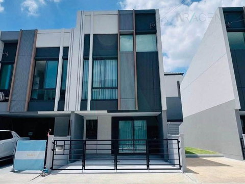For Rent 2-story Townhouse PLENO SUKHUMVIT - BANGNA 4 3 bedroom 3 bathroom