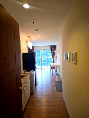 คอนโดให้เช่า : คอนโด Silom Suite พร้อมอยู่ ติด BTS เซนต์หลุยส์