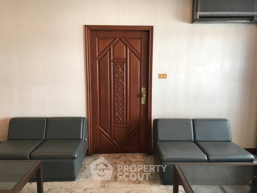 picture Great Value 1-BR Saranjai Mansion Condominium Near BTS Nana (ID 386864) - 10/12