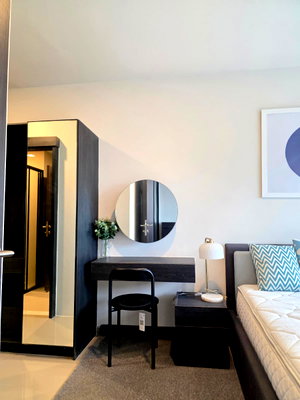 Condos for rent : High rise 1Bedroom unit for rent in XT Huaikhwang. Ready to move in. Huaikhwang - Rama 9 lifestyle.