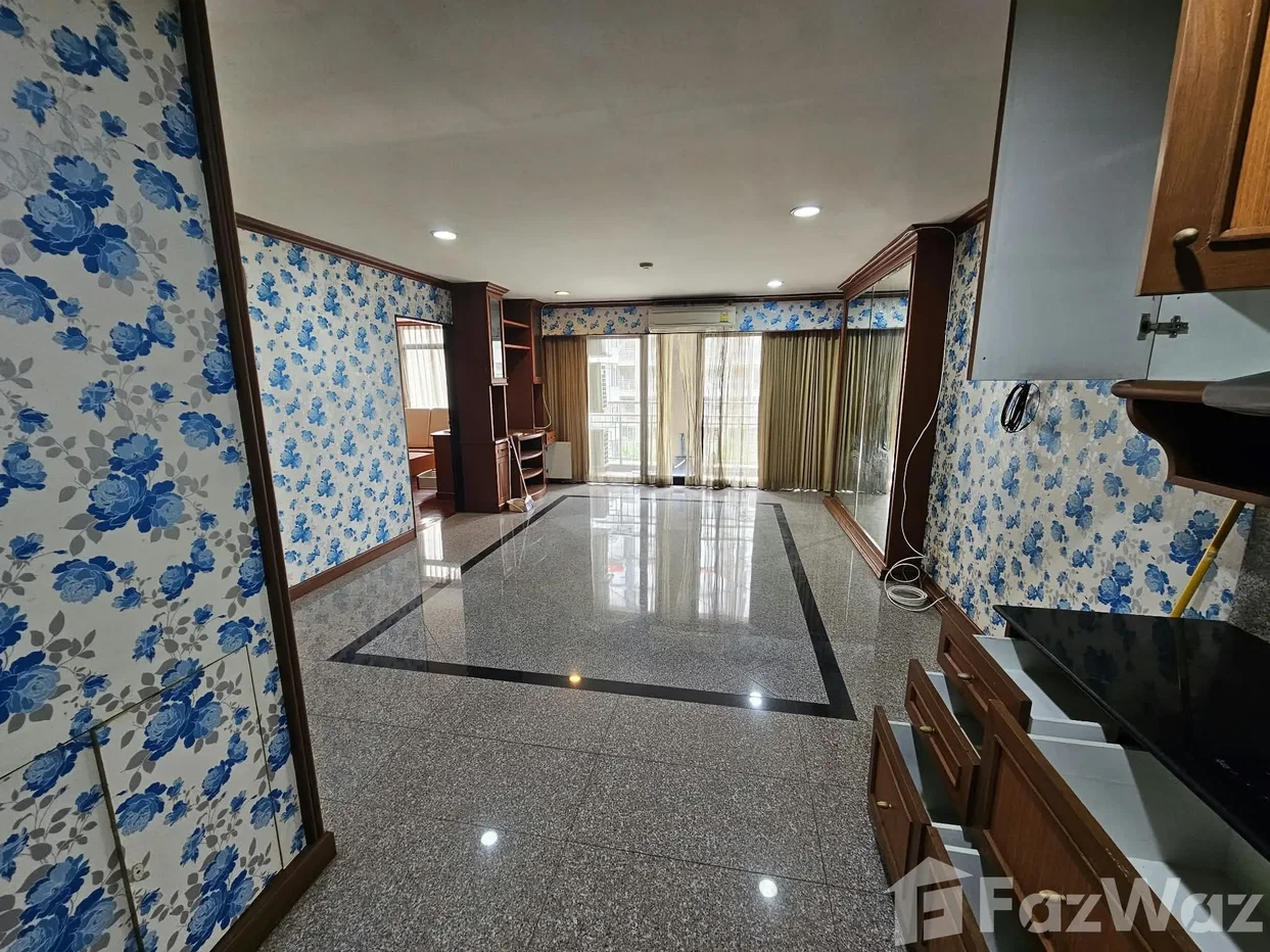 picture A condo in the heart of Silom area 6802832 - 2/12