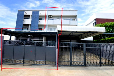 Townhouses for rent Central Plaza Bang Na : 			Paradise Park 1.8km. 3baths  MRT SriUdom 998m.ChaloemPhrakiat4-12 Townhouse 3Storeys 4–5beds  Synpha          