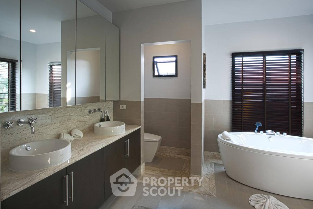 รูป วิลล่าสามห้องนอนขนาด 350 ตร.ม. ขายในลากูน่า ภูเก็ต (ID 792018) - รูปที่ 12/15