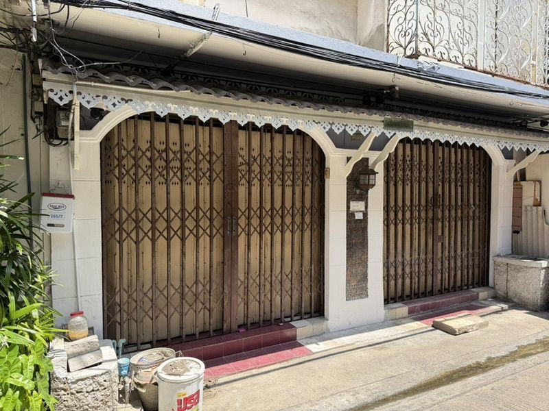 รูป ขายตึกแถว 2 คูหา 3 ชั้น ย่านสาทร-จันทน์ 18/7 รวม 3.9 ล้านบาท เข้าอยู่ได้ทันที ใกล้BTS สะพานตากสิน และ BTS สุรศักดิ์ - รูปที่ 2/15