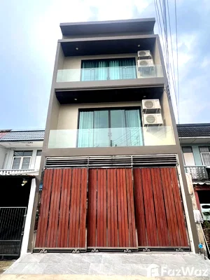ทาวน์โฮม เขตจตุจักร : ขาย ทาวน์เฮ้าส์ 4 ห้องนอน ใน จอมพล, กรุงเทพมหานคร 6802623