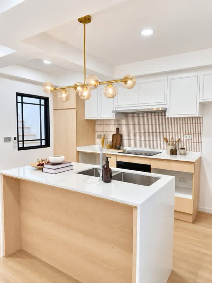 รูป 🏠 ให้เช่า | Town home | บ้านรีโนเวทใหม่ Modern French Classic ใจกลางสุขุมวิท - รูปที่ 3/10