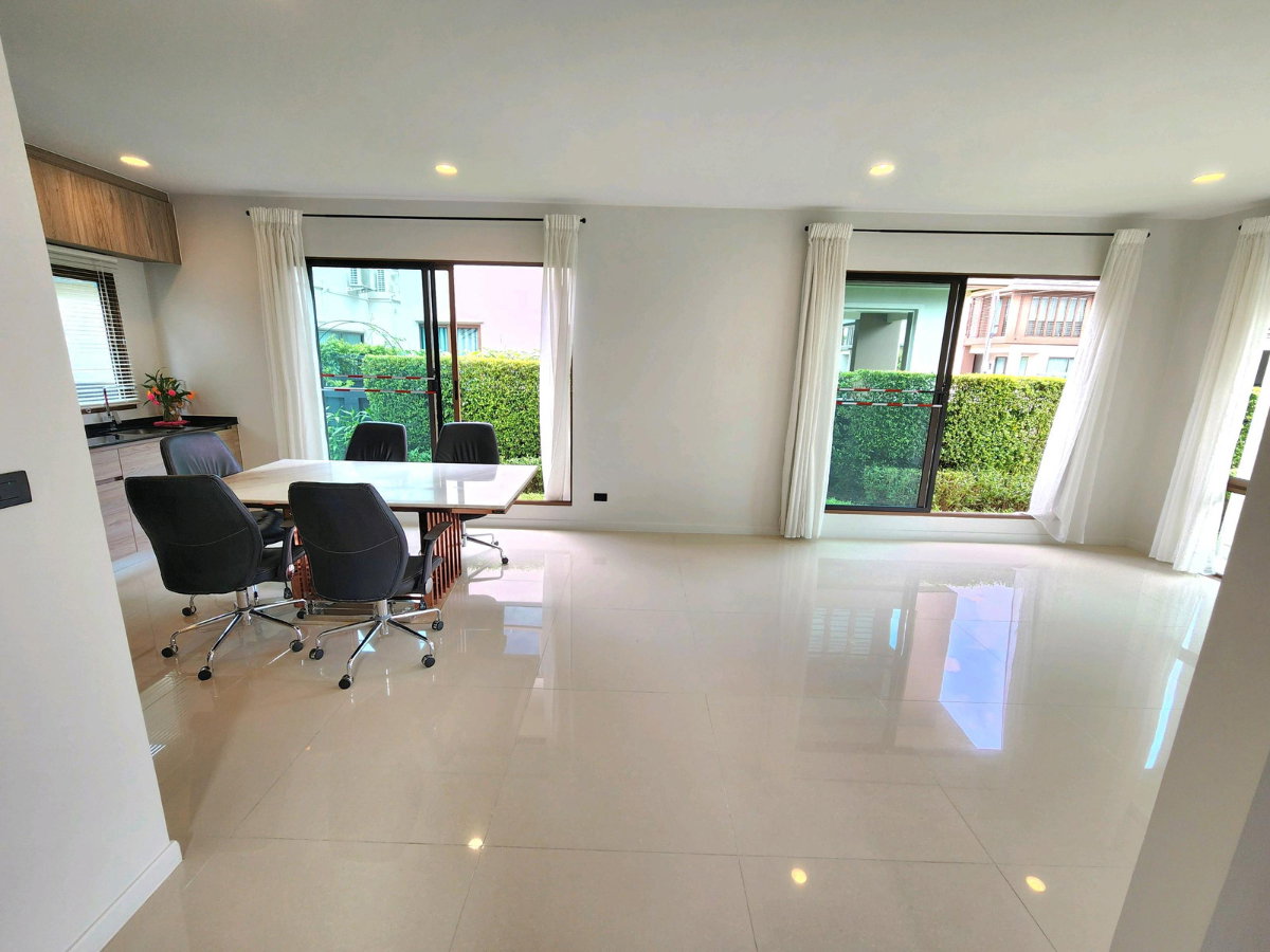 รูป HOT DEAL! บ้านสวยสภาพใหม่ บุราสิริ กรุงเทพกรีฑา (Burasiri Krungthep Kreetha) 4ห้องนอน 4ห้องน้ำ 57.50ตรวา. บ้านใช้น้อยมาก ด่วน เพียง 17.90mb - รูปที่ 12/53
