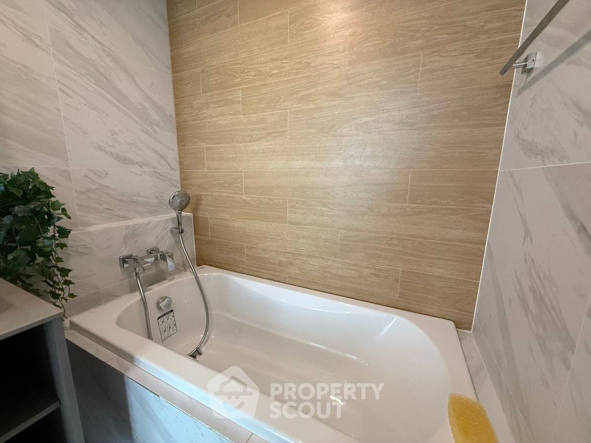 รูป คอนโด 2 ห้องนอน ขาย Taka Haus Ekamai 12 ใกล้ BTS เอกมัย (ID 824917) - รูปที่ 14/15