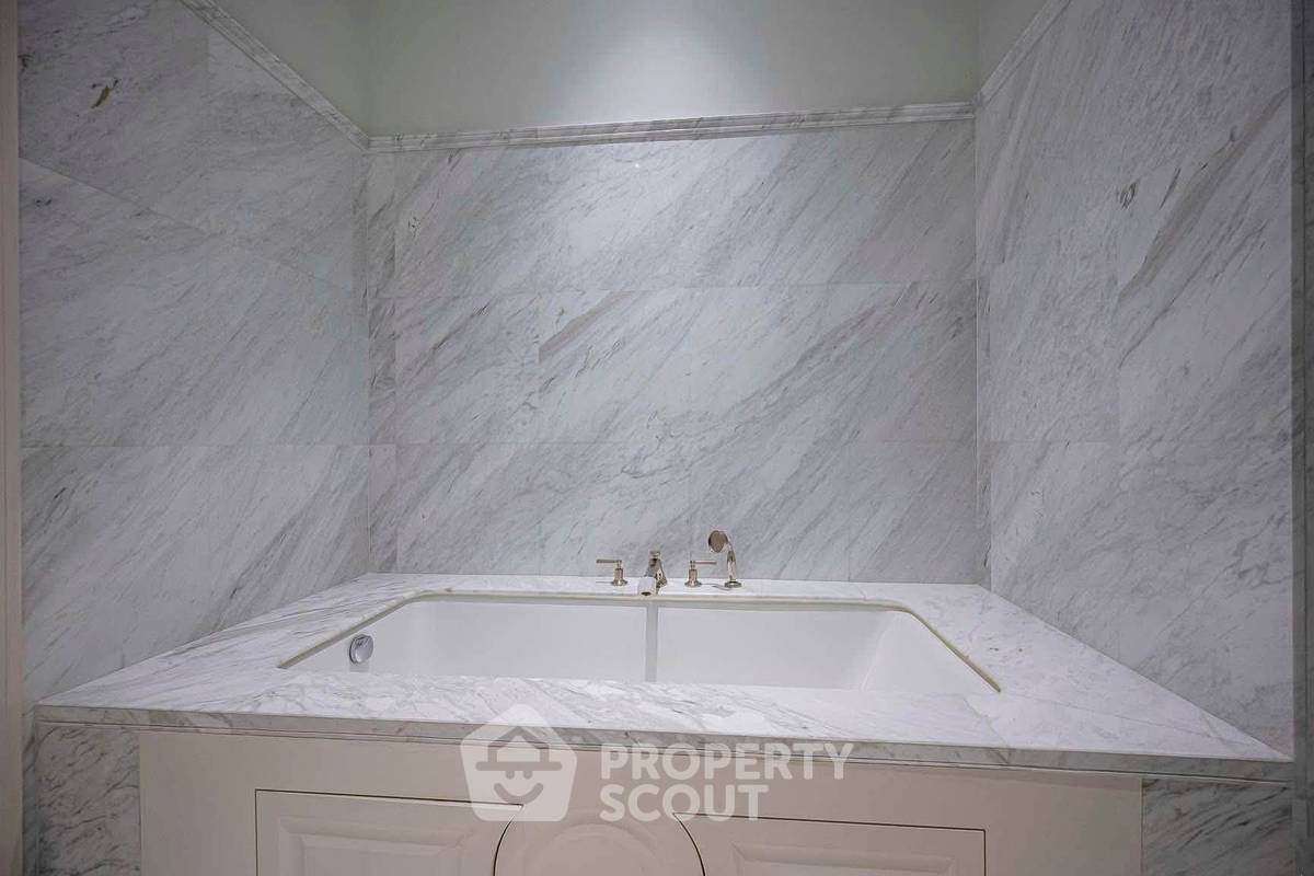 picture 200 Metres From BTS Phloen Chit | 3-BR Condo At 98 Wireless (ID 3329599) - 8/15