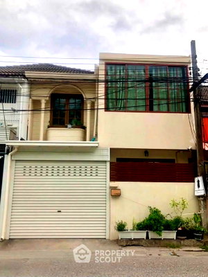 Townhouses for rent University of the Thai Chamber of Commerce : 3-BR Townhouse near MRT Huai Khwang (ID 3334157)