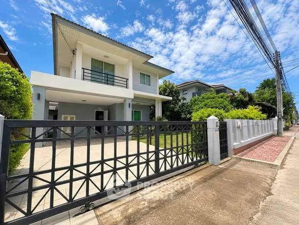 picture Spacious 3-BR 204 Sqm At Edge Central Pattaya (ID 3336106) - 1/15