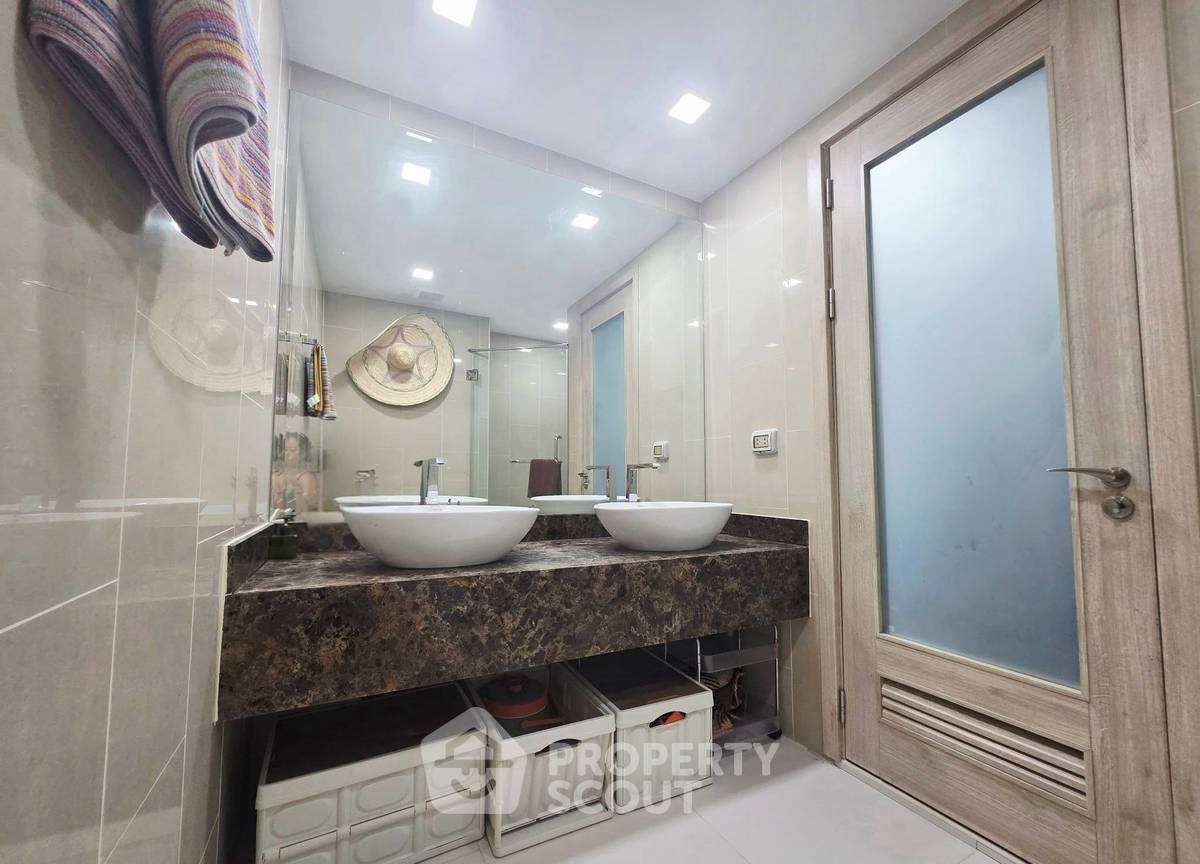 picture 1-BR Condo at The Peak Towers close to Phratamnak (ID 3334037) - 10/10