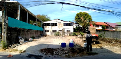 Land for sale Bangna Commercial College : Urgent Sale! Cleared Land Plot in Chaloem Phra Kiat Rama 9 Soi 6 (Size 100 sq.w.)