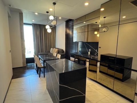 For rent ✨The Esse Sukhumvit 36 ✨2 bedrooms, fully furnished, with bathtub🛁 Convenient transportation, next to Sukhumvit Road and BTS Thonglor 🚅💕