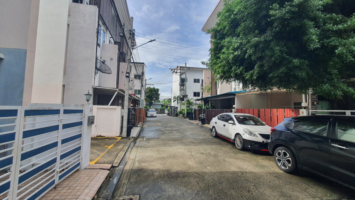 รูป 🏢 ทาว์นโฮม 3.5 ชั้น หลังเซ็นทรัลแจ้งวัฒนะ พื้นที่ใช้สอย 200 ตร.ม. พร้อมห้องใต้หลังคา เหมาะสำหรับทำออฟฟิศและธุรกิจส่วนตัว - รูปที่ 4/36