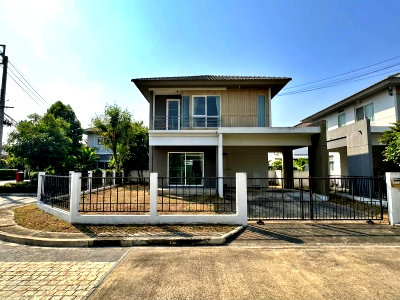 Houses for sale Sinsakhon Printing City Industrial Estate : Detached House for Sale at Villaggio Rama 2