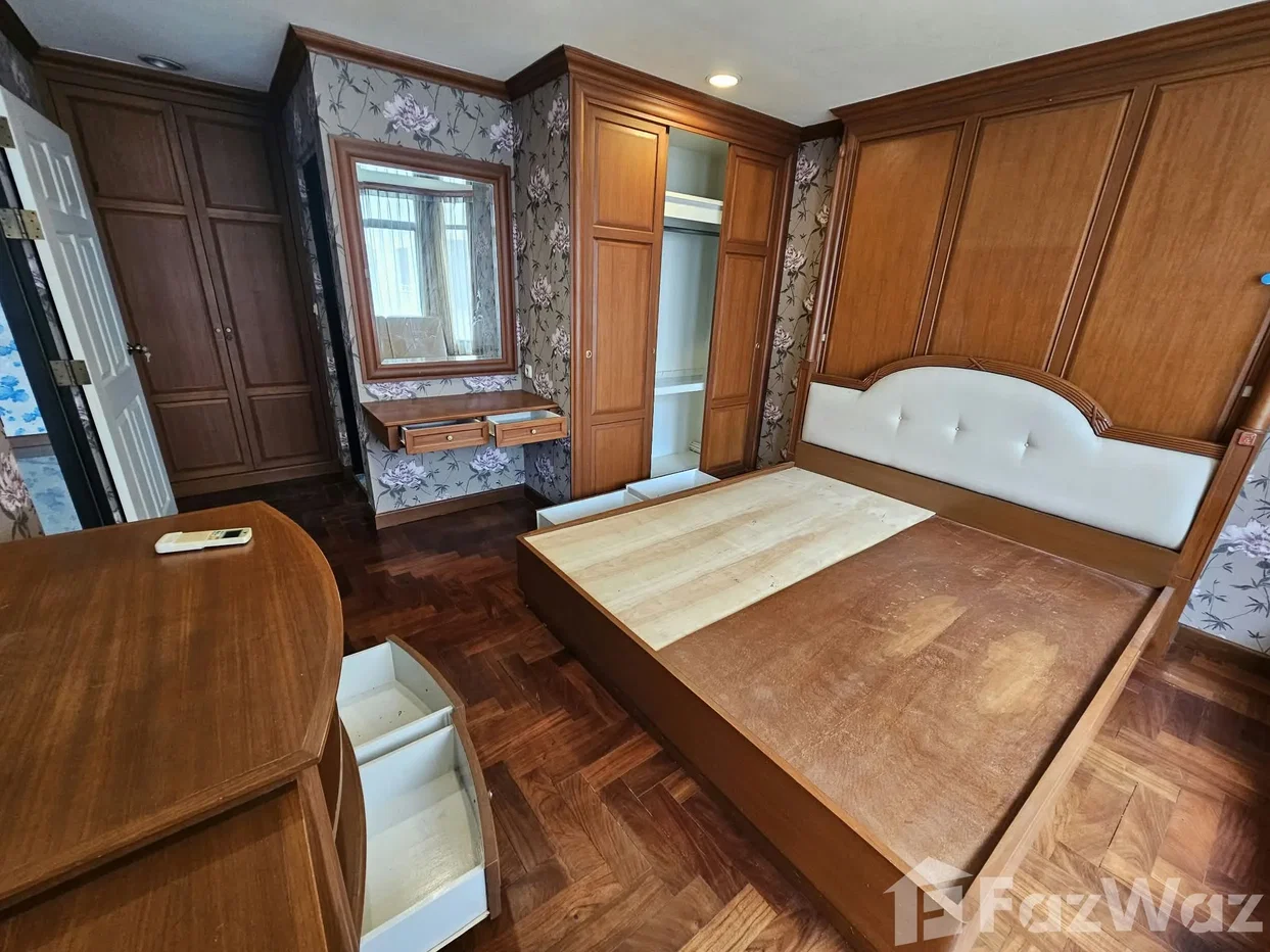 picture A condo in the heart of Silom area 6802832 - 7/12