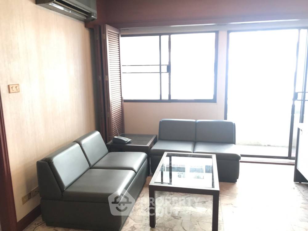 picture Great Value 1-BR Saranjai Mansion Condominium Near BTS Nana (ID 386864) - 5/12