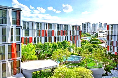 ขายคอนโด : คอนโด 2 ห้องนอน ขนาด 62 ตร.ม. Taka Haus Ekamai 12 ใกล้ BTS เอกมัย (ID 3335555)