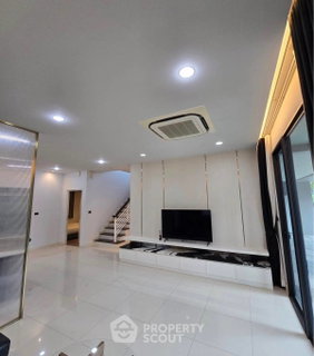 รูปภาพ บ้าน 3 ห้องนอน 300 ตร.ม. ให้เช่า Setthasiri-Krungthep Kreetha 2 (ID 3337012)