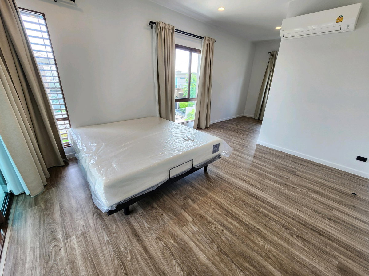 รูป HOT DEAL! บ้านสวยสภาพใหม่ บุราสิริ กรุงเทพกรีฑา (Burasiri Krungthep Kreetha) 4ห้องนอน 4ห้องน้ำ 57.50ตรวา. บ้านใช้น้อยมาก ด่วน เพียง 17.90mb - รูปที่ 33/53
