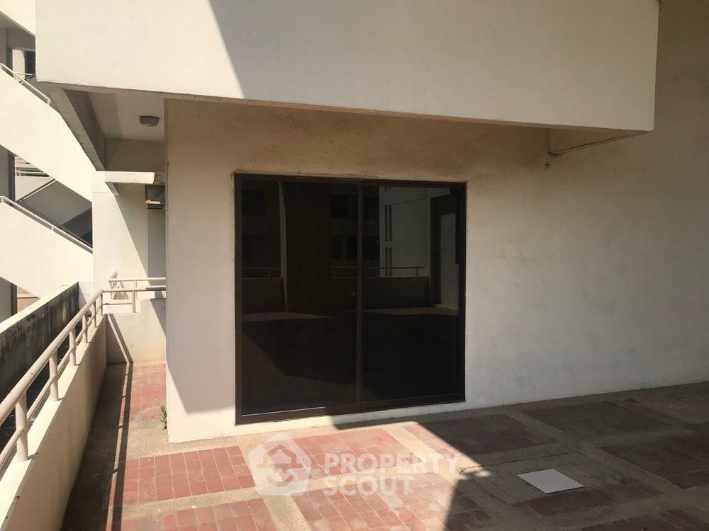 picture Great Value 1-BR Saranjai Mansion Condominium Near BTS Nana (ID 386864) - 4/12